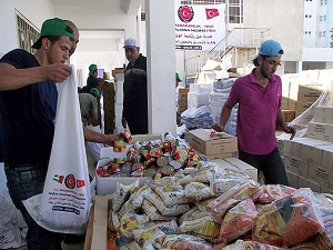 TİKA Gazze'de 17 bin gıda kolisi dağıttı