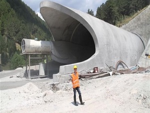 Tünele köpekbalığı ağzından girecekler