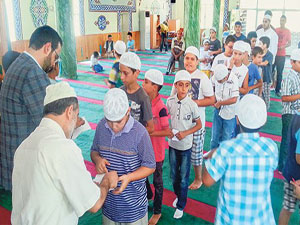 Çocukları sayesinde ilk kez sabah namazını camide kıldılar