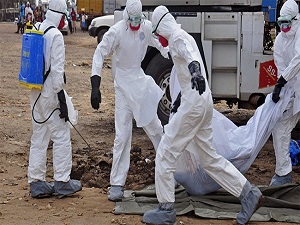 Ebola Sağlık Çalışanları İçin Büyük Risk Taşıyor!