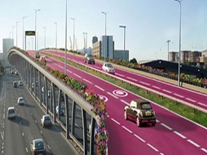 Kadın sürücüler için özel pembe şerit