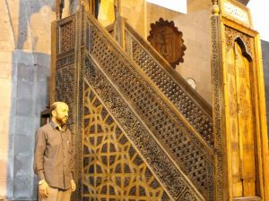 Çivisiz yapılan Minber Göz Kamaştırıyor