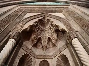 8 asırdır dönen sütun dikkat çekiyor