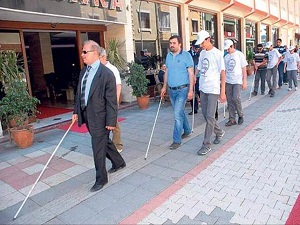 700 bin görme engelliye beyaz baston müjdesi