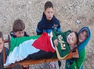 Gazze'de çocuklar 'şehitçilik' oynuyor