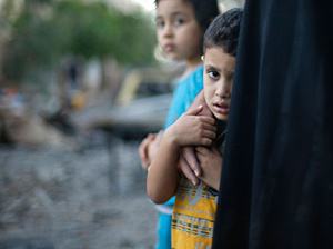 Dünya çocukları, Gazzeli kardeşlerinin yanında
