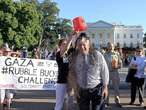 Beyaz Saray önünde Moloz Kovasıyla Meydan Okuma