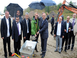 Bu caminin temelini Papaz attı