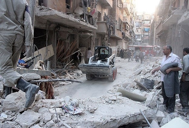 Suriye'de varil bombalı saldırıda en az 30 kişi öldü