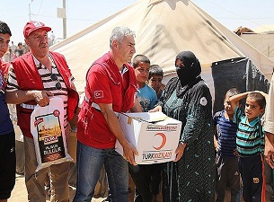 Kızılay yardımları Amirli'de