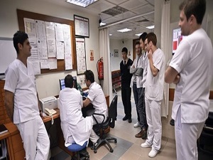 Sağlık Çalışanları, Kendilerine Yönelik Şiddeti Protesto İçin İş Bıraktı