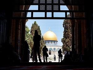 İsrail Mescid-i Aksa'yı havra için bölmeye çalışıyor