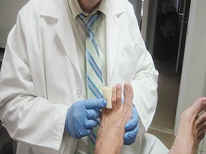 Diyabet hastaları terliksiz dolaşmayın