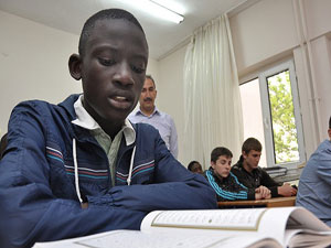 Türkiye'de eğitim almak için yarışıyorlar