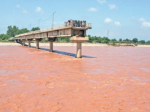 280 ölü, yüzlerce köy sular altında
