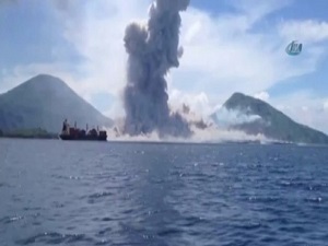 Yanardağın patlama anı ve şok dalgaları