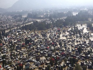 Hindistan'da 400 köy sular altında