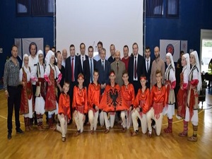 TİKA'dan 2 bin 400 Arnavut çocuğa yardım