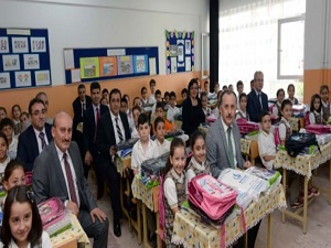 Kitaplar devletten, kırtasiye belediyeden