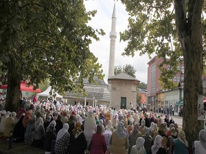 Bosna'da restore edilen cami ibadete açıldı