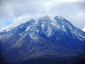 Ağrı Dağı'na mevsimin ilk karı düştü