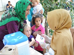 Suriyeli Kürtlerin çocukları sağlık kontrolünden geçiriliyor