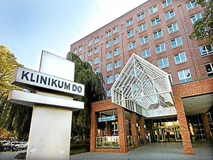 Alman hastane personeline başörtü veriyor