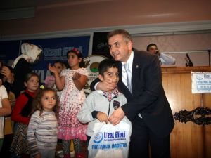 Bursa'da Suriyeli Çocuklara Bayramlık Dağıtıldı