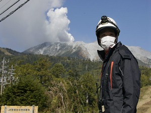 Japonya'daki yanardağ patlamasında 30 kişi öldü