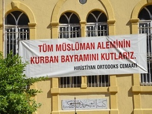 Ortodokslar kilise duvarında müslümanların bayramını kutladı