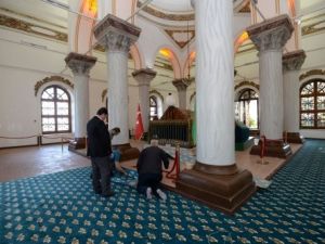 Türbeler Halı ile Kaplanıyor