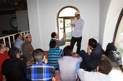 Cuma Hutbesi, İşitme Engellilere İşaretle Aktarıldı