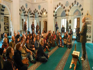 Almanlar 'Açık Cami Günü'ne ilgi gösterdi