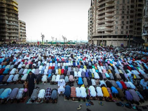 İslam dünyası bayram namazında buluştu