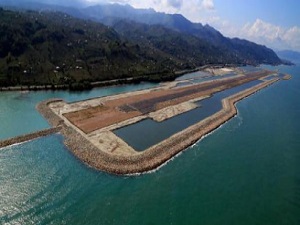 Or-Gi Havalimanı hırçın dalgalara meydan okuyor