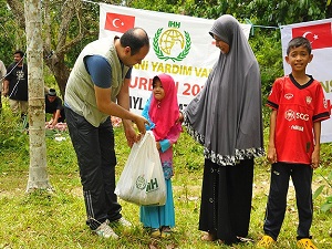 Yoksullar Türkiye'nin yardımlarıyla sevindi