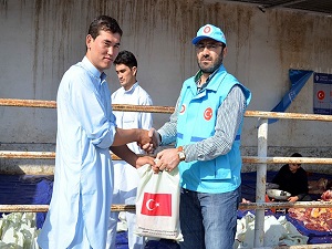 Afganistan'da 15 bin aileye kurban eti dağıtıldı