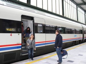 YHT'de Yoğunluk Bayramının 3'üncü Gününde de Devam Ediyor