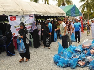Patani'de kurban yardımı yoksullara ulaştırıldı