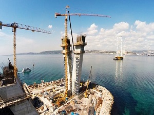 Dev köprü hızla yükseliyor