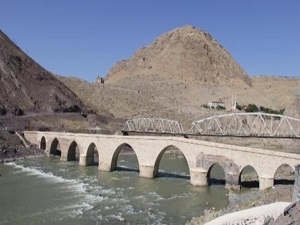 İstanbul'u Bağdat'a bağlayan köprü meydan okuyor