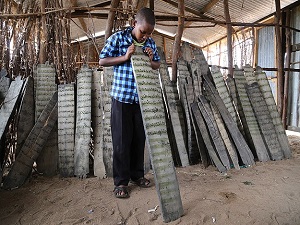 Defter yerine tahta parçasıyla eğitim