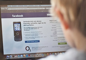 Polisten Çocuklara Sanal Alemde Kimseye Güvenme Uyarısı