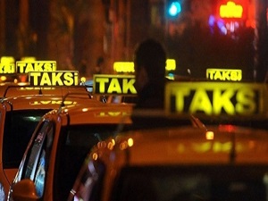 Yolu uzatan taksici yandı!