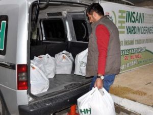 İHH'den Kobanili Ailelere Gıda Yardımı