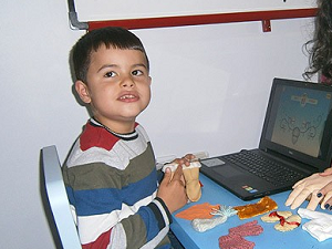 Engelli çocuklara 'çipli' oyuncak