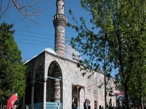 Bu cami her gün gül suyuyla yıkanıyor