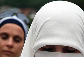 O ülkede peçe yeniden serbest