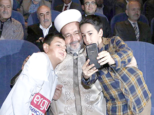 Diyanet olarak çocuklardan özür diliyoruz