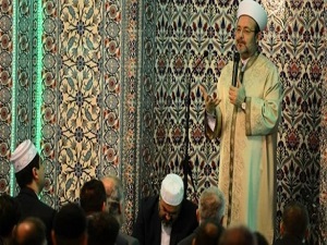 Görmez Bursa'da sabah namazı kıldırdı